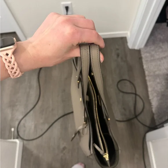 Tory Burch Beige Shoulder Bag - Picture 9 of 9